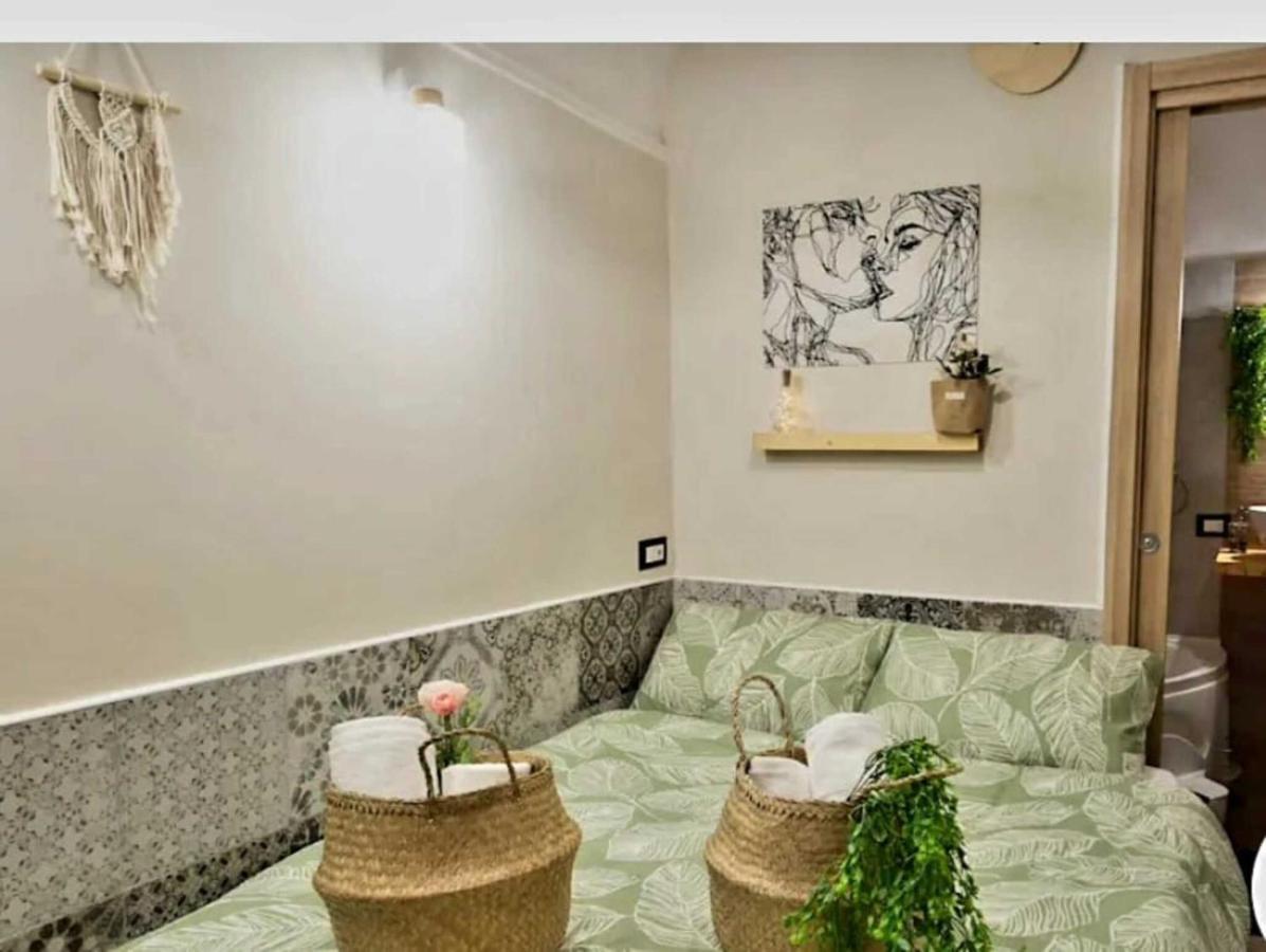Casina Via Foria Bed & Breakfast Naples Exterior photo