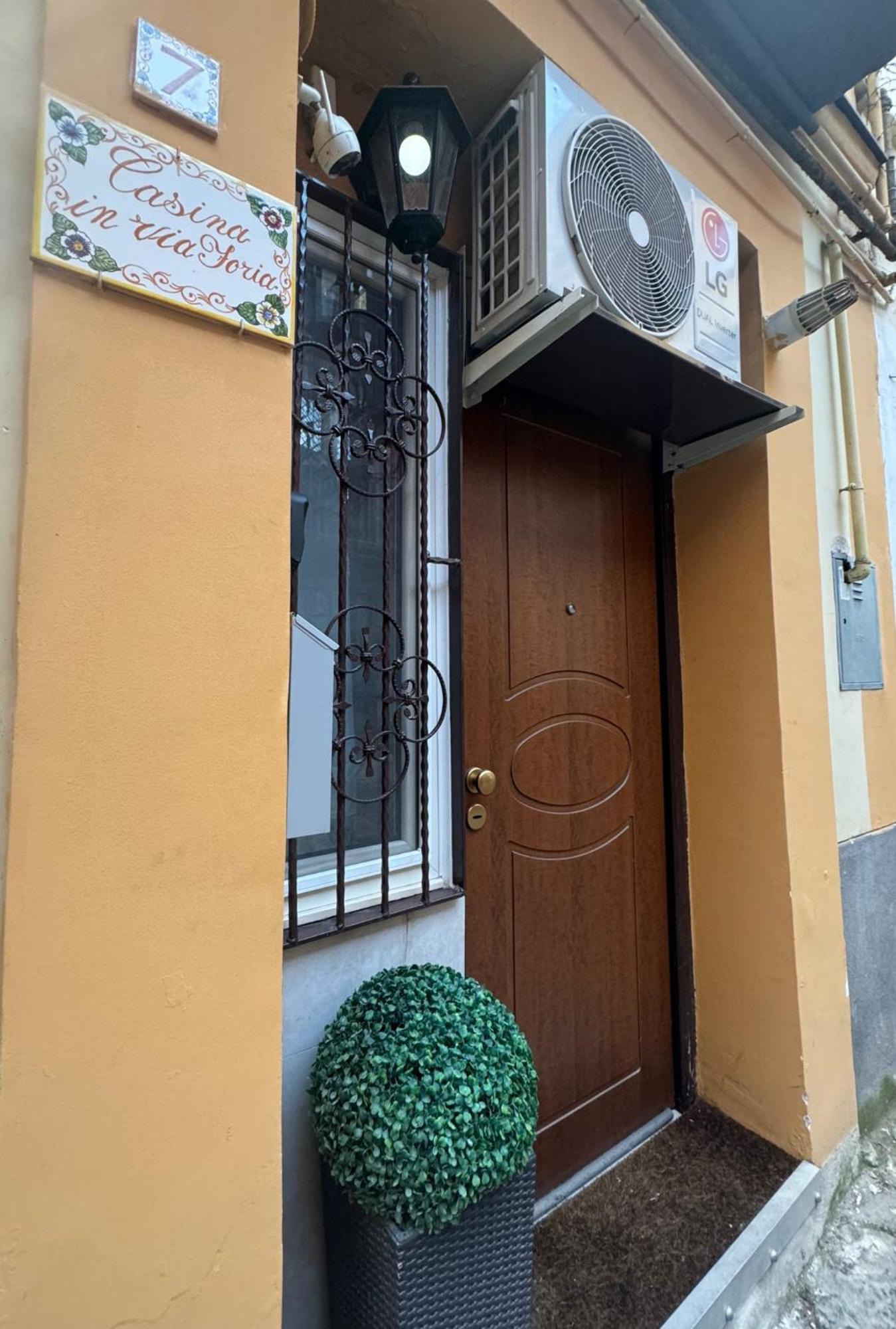 Casina Via Foria Bed & Breakfast Naples Exterior photo
